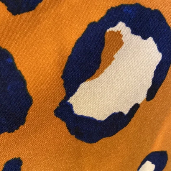 Silky, flirty skirt - Picture 2 of 8